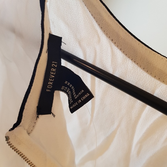 Forever21 White and Black LongTunic - Picture 4 of 5